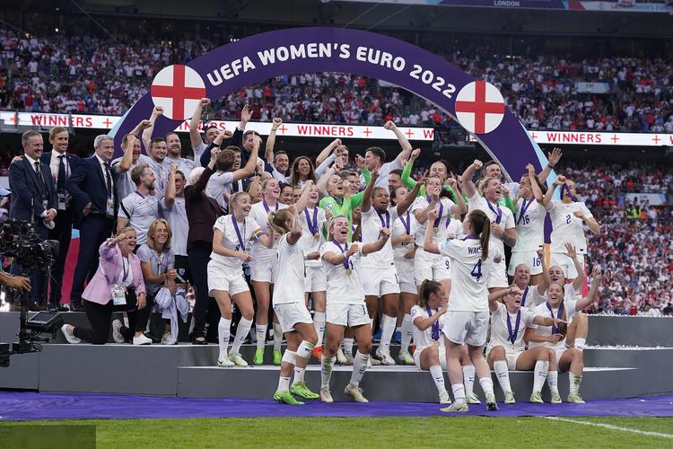 英格蘭欧洲杯女足（欧洲杯 英格兰女球迷）