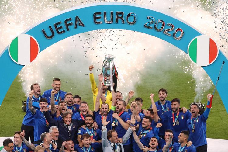 欧洲杯意大利赢球回家庆祝（欧洲杯 意大利出线）