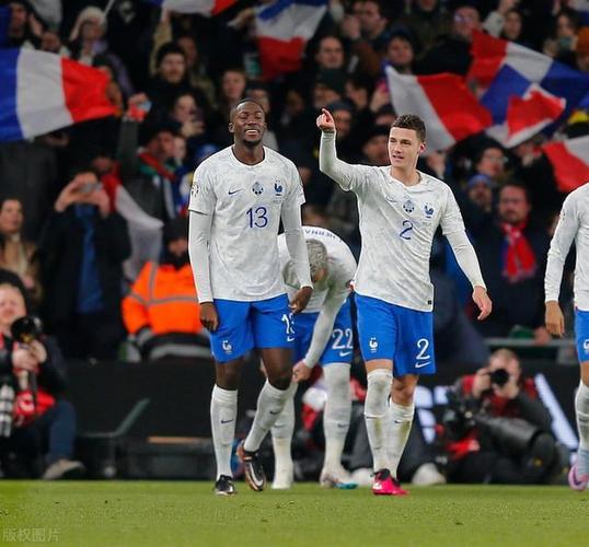 2016欧洲杯法国对爱尔兰（2016法国欧洲杯俄罗斯和英格兰球迷）